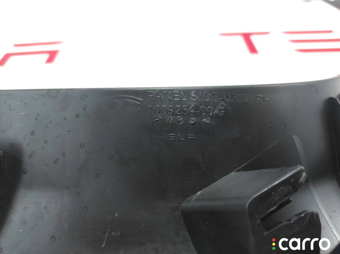 1009254-00-G, 1009235-00-I Накладка крышки багажника Tesla Model S 2015г. - фото №1