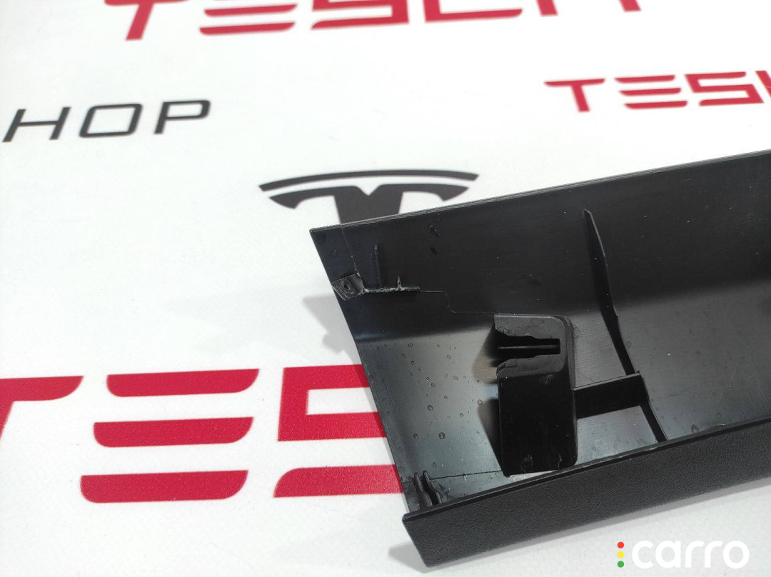 1009254-00-G, 1009235-00-I Накладка крышки багажника Tesla Model S 2015г. - фото №2