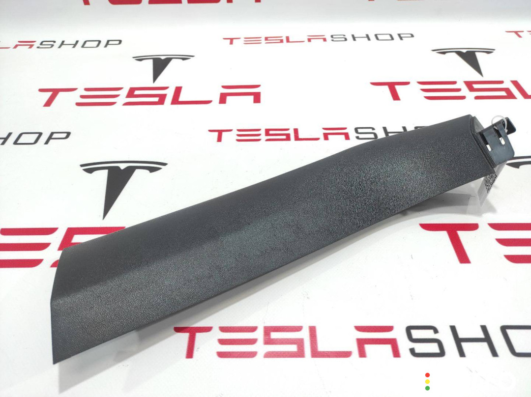 1009254-00-G, 1009235-00-I Накладка крышки багажника Tesla Model S 2015г. - фото №5