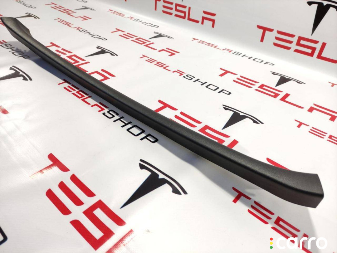 1009255-00-F Накладка крышки багажника Tesla Model S 2016г. - фото №1