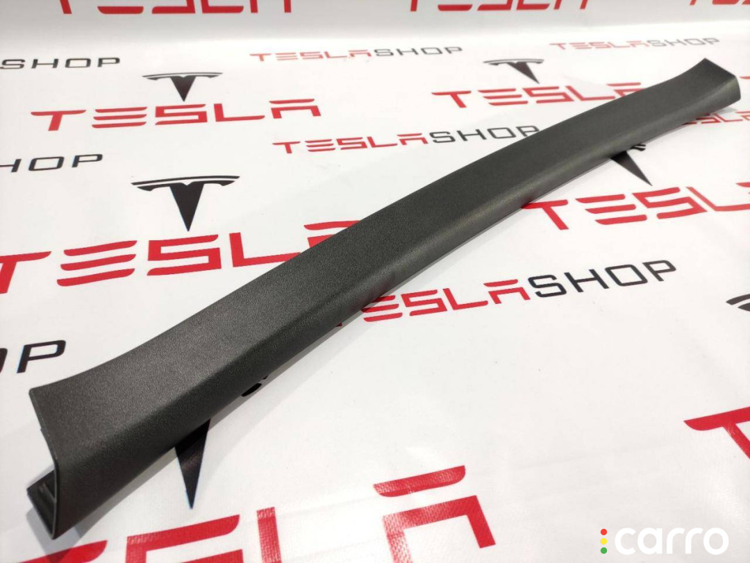 1009255-00-F Накладка крышки багажника Tesla Model S 2016г. - фото №3