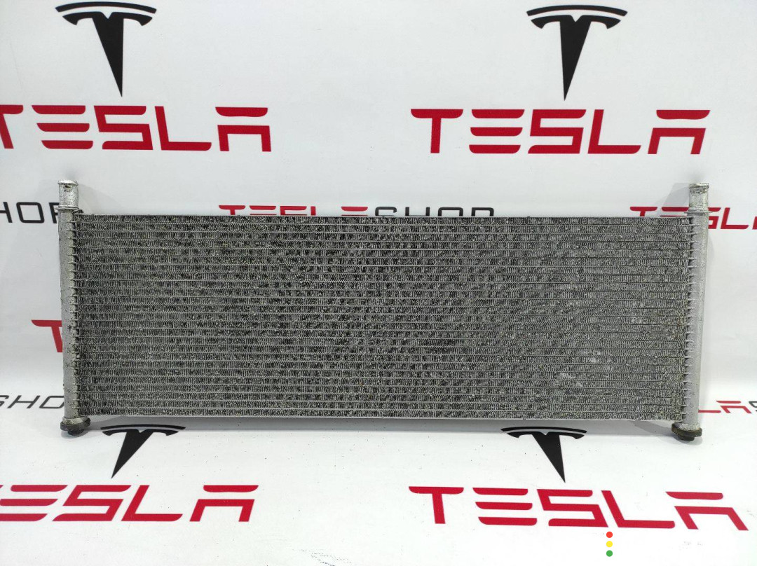 1048498-00-C радиатор основной Tesla Model X 2017г. - фото №1