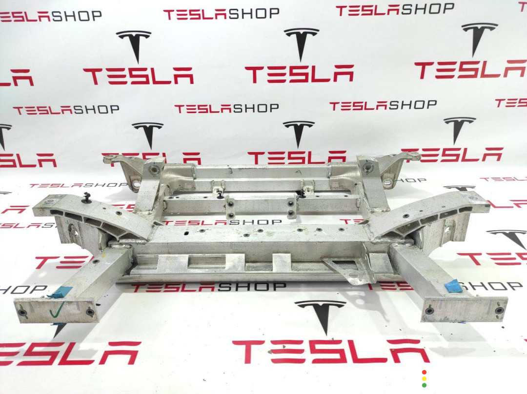 100982500A, 6006417-00-D Подрамник передний Tesla Model S 2015г. - фото №1