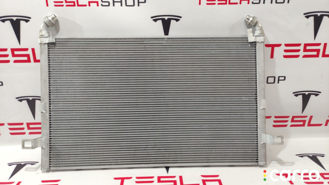 1619032-00-A, 1588209-00-C радиатор основной Tesla Model S 2-й рест - фото №1