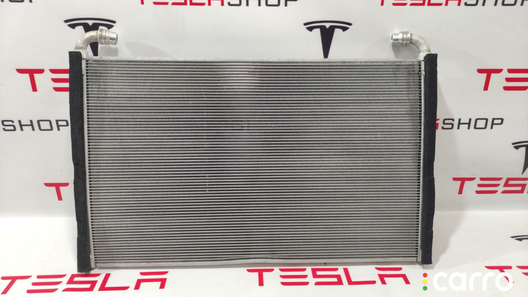1588209-00-C, 1619166-00-A радиатор основной Tesla Model S 2-й рест - фото №1