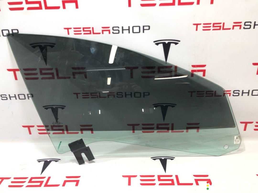 1588352-00-D стекло двери передней правой Tesla Model S 2-й рест - фото №1
