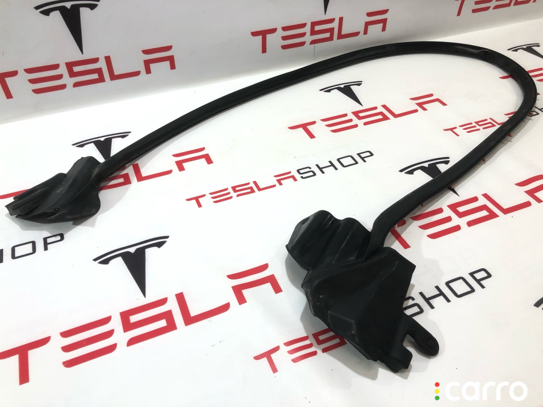 1615099-00-B Уплотнитель передней двери Tesla Model S 2-й рест - фото №1