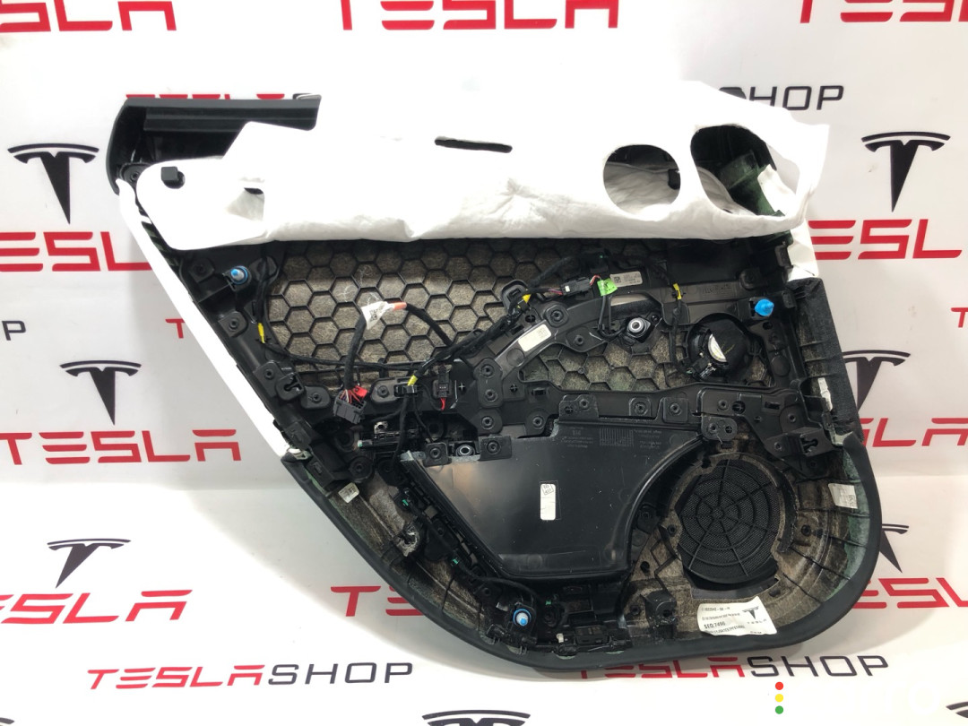 1613837-00-C, 1633942-02-H, 1655985-00-C обшивка двери задней правой Tesla Model S 2-й рест - фото №6
