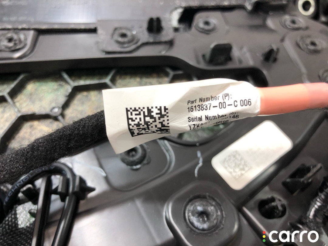 1613837-00-C, 1633942-02-H, 1655985-00-C обшивка двери задней правой Tesla Model S 2-й рест - фото №7