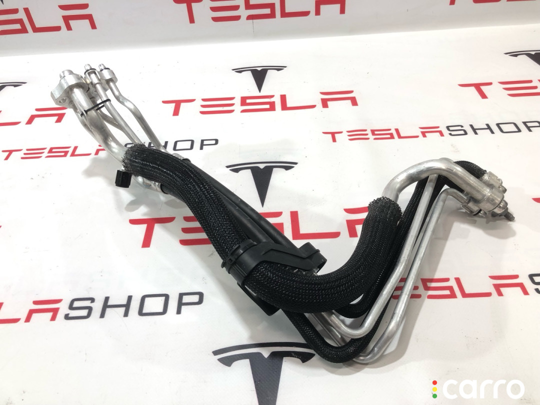 1588298-00-B Трубка кондиционера Tesla Model S 2-й рест - фото №1