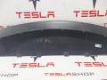 1050421-00-D, 1047094-00-D Накладка спойлера переднего бампера Tesla Model X 2018г. - фото №3