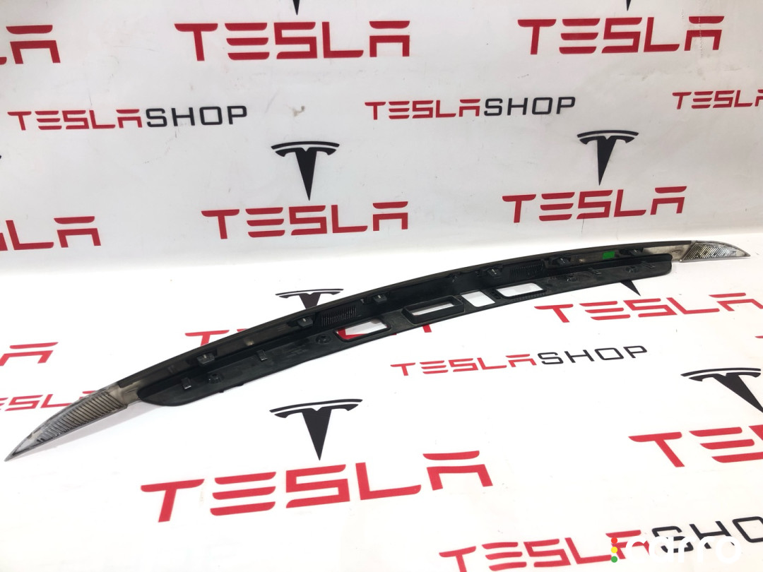 1035369-00-D, 1035370-00-E, 1046920-00-B Молдинг крышки багажника Tesla Model X 2018г. - фото №4