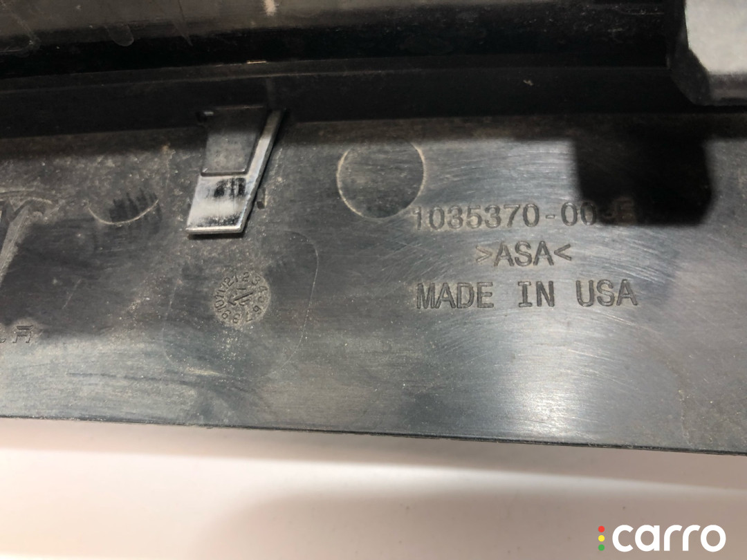 1035369-00-D, 1035370-00-E, 1046920-00-B Молдинг крышки багажника Tesla Model X 2018г. - фото №6