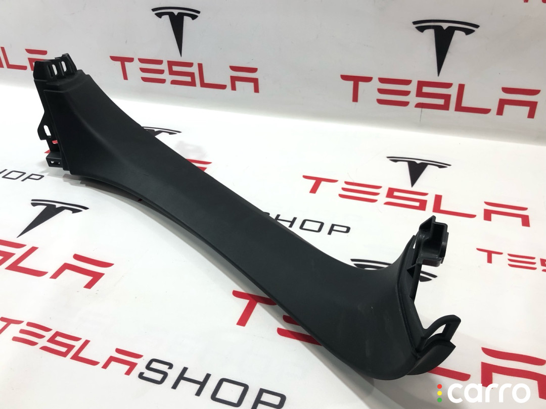 1037904-00-E, 1037905-00-E Накладка крышки багажника Tesla Model X 2018г. - фото №2