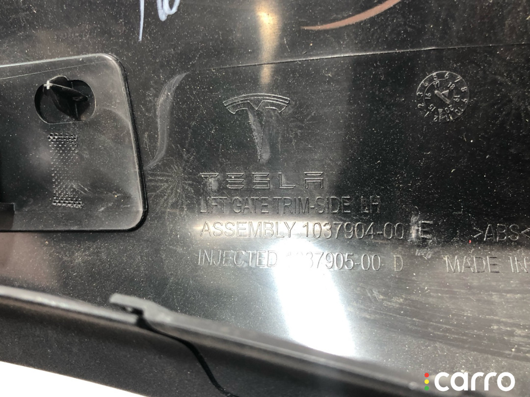 1037904-00-E, 1037905-00-E Накладка крышки багажника Tesla Model X 2018г. - фото №4