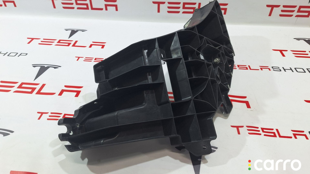 1043357-00-F, 1048807-00-A крепление фары (кронштейн фары) левой Tesla Model X 2018г. - фото №6