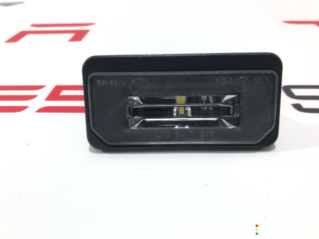 A2038200256, 1034341-00-B Подсветка номера Tesla Model X 2018г. - фото №1