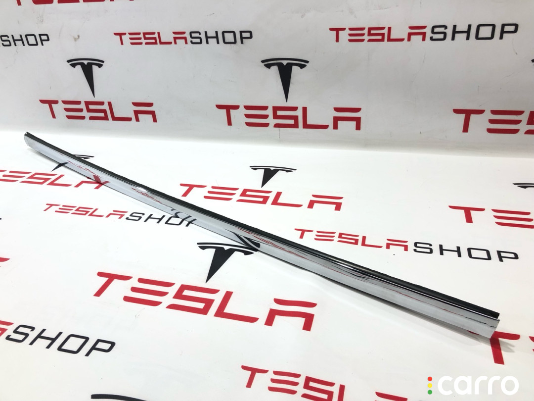 1032165-88-D, 1032173-00-D молдинг двери передней левой Tesla Model X 2018г. - фото №1