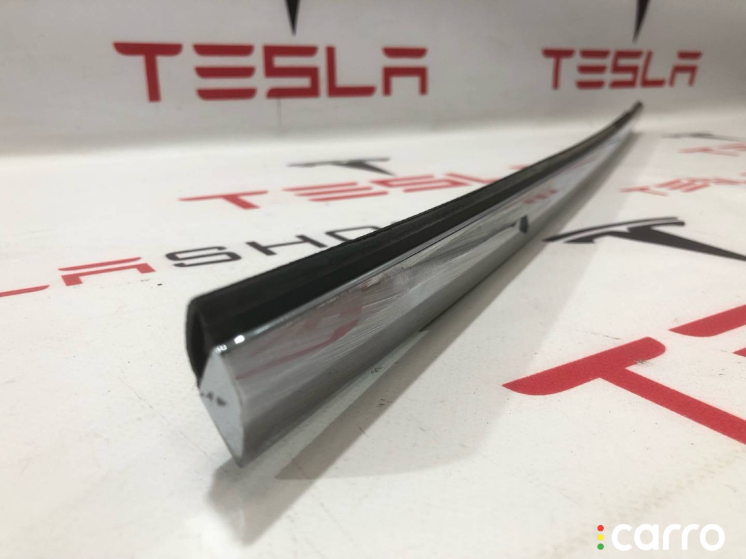103839400A, 1095920-00-C молдинг двери передней правой Tesla Model S 2016г. - фото №4