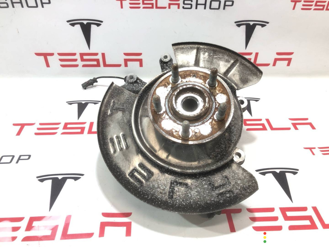 6006432-00-A, 1037796-00-C, 1027411-00-A Кулак задний левый Tesla Model X 2018г. - фото №1