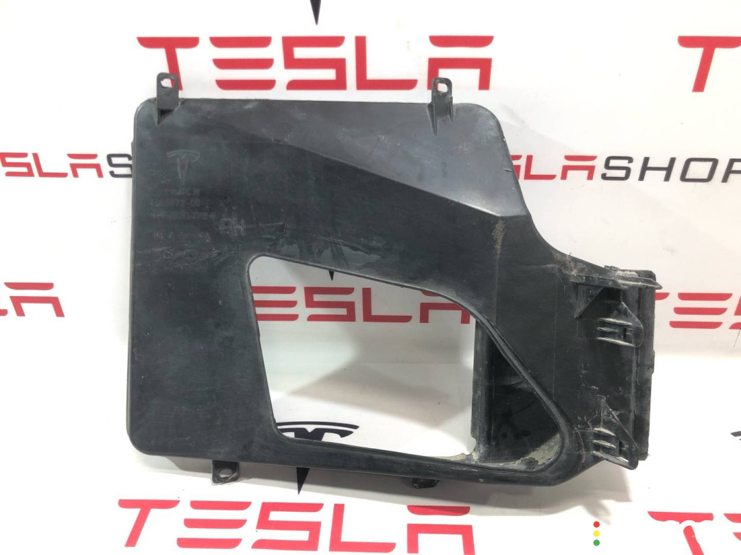 1058072-00-C воздуховод (дефлектор) радиатора правый Tesla Model S 2016г. - фото №1