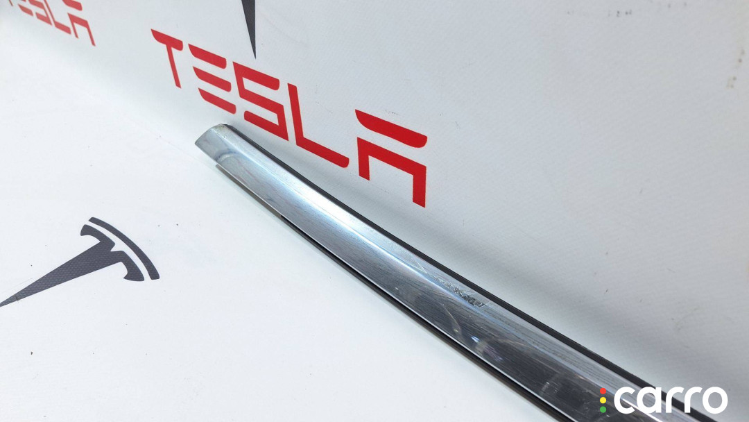 103839400A молдинг двери передней правой Tesla Model S 2016г. - фото №3