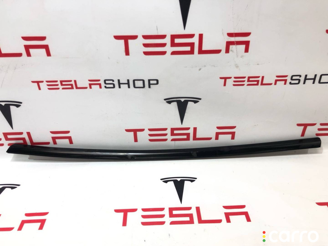 1080681-00-B молдинг двери передней левой Tesla Model 3 2022г. - фото №1