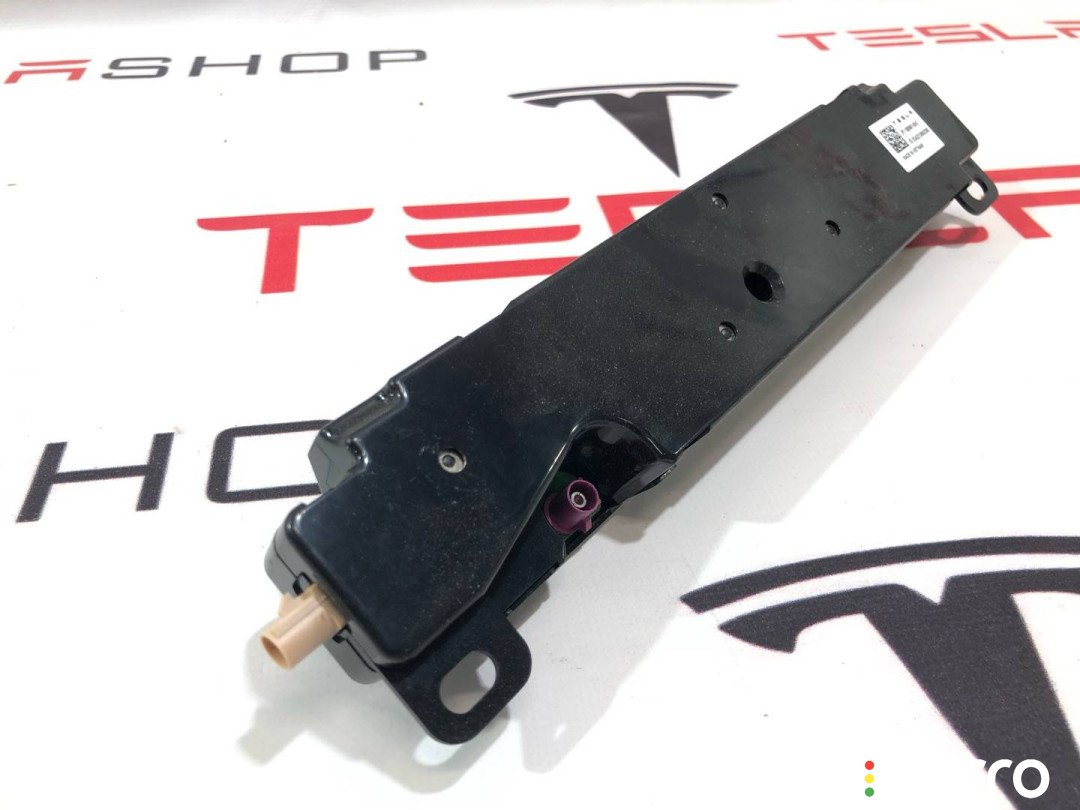 1585601-00-E антенна Tesla Model 3 2022г. - фото №1