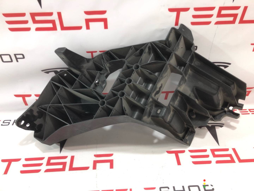 1617912-00-B крепление фары (кронштейн фары) левой Tesla Model X рест 2022г. - фото №4