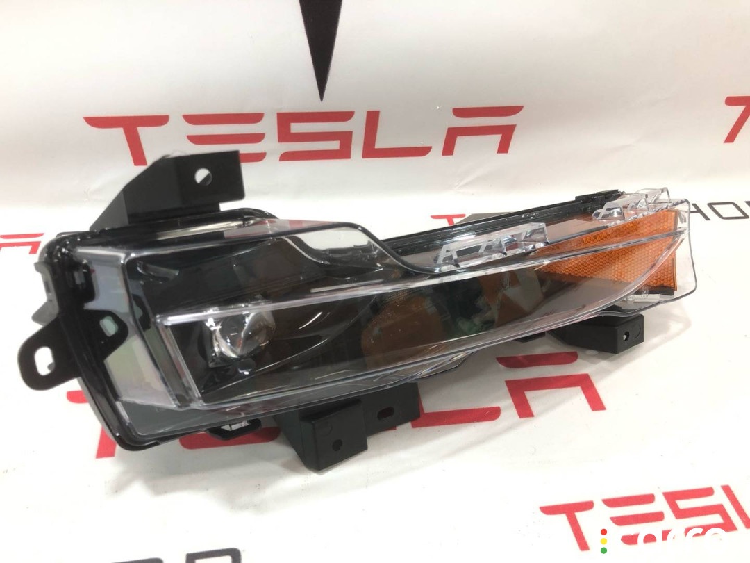 1077392-00-F, 1507931-00-C фара противотуманная правая Tesla Model 3 - фото №1