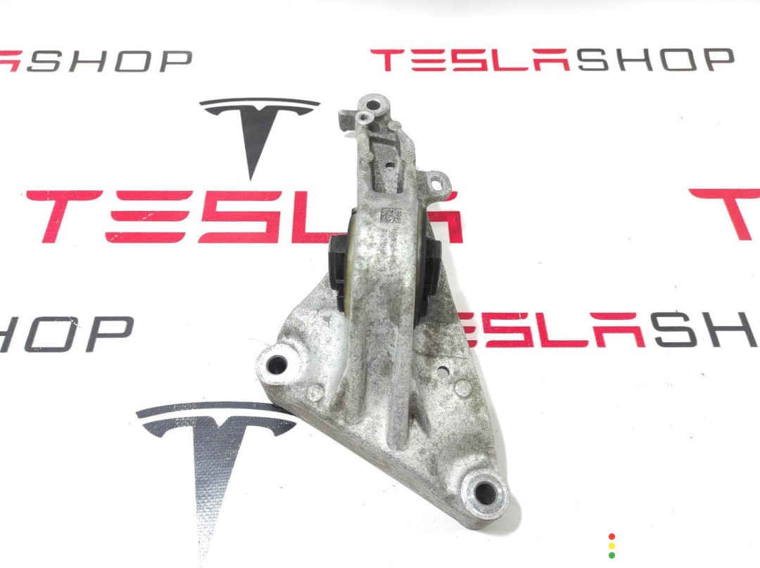 1090754-00-B кронштейн двигателя передний Tesla Model Y 2021г. - фото №3