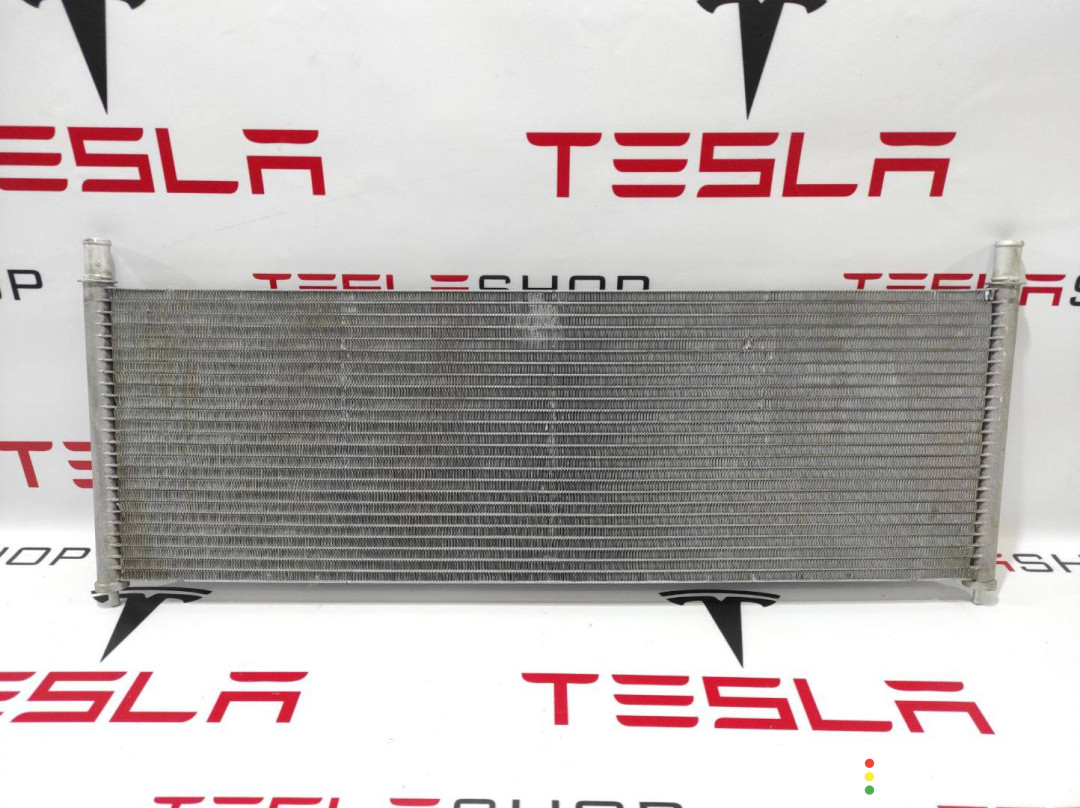 1048498-00-C радиатор основной Tesla Model X 2019г. - фото №1