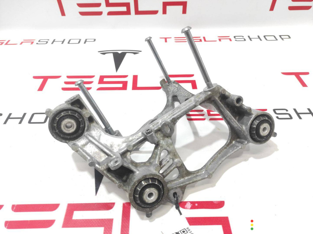 1464418-50-C Кронштейн компрессора кондиционера Tesla Model X 2019г. - фото №1