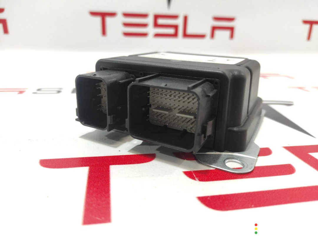 1036767-00-A Блок AirBag Tesla Model X 2019г. - фото №2