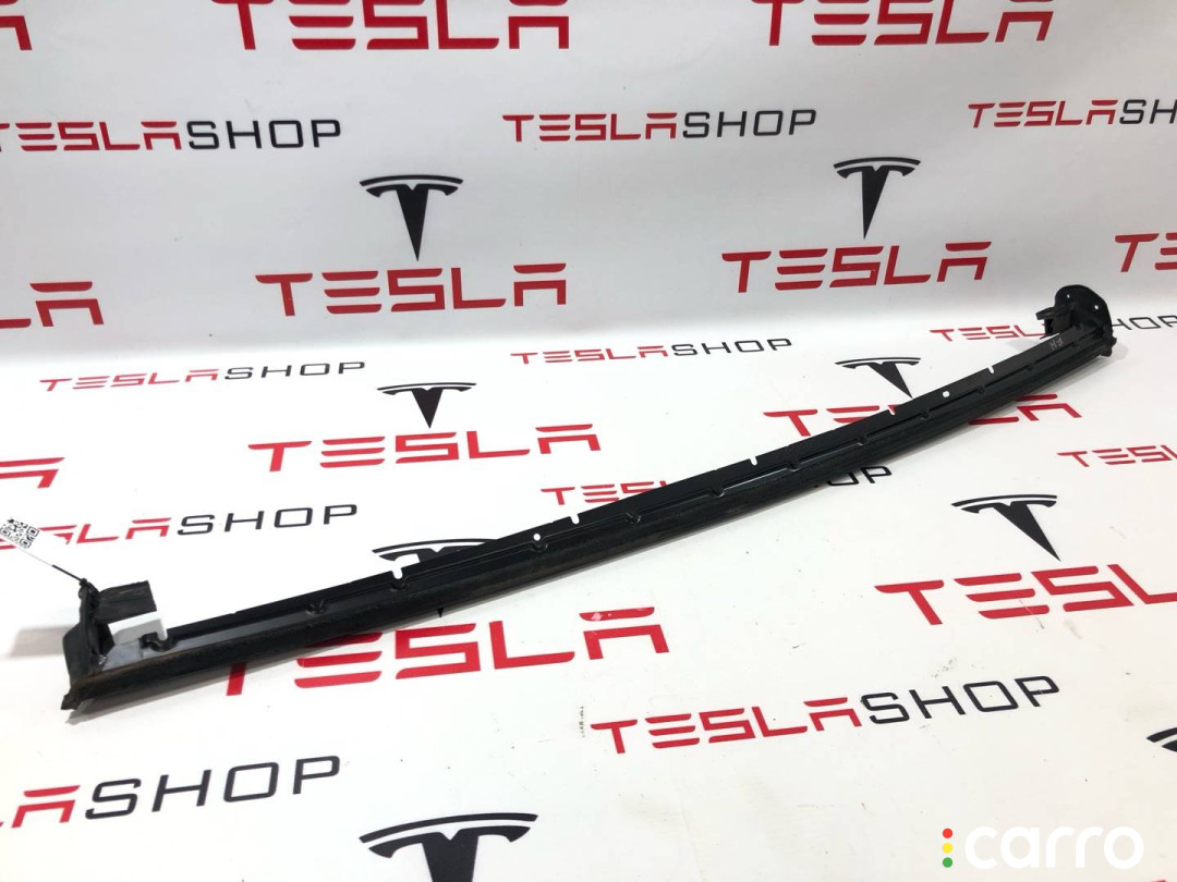 1072080-00-B, 1072080-80-D уплотнитель задний правый Tesla Model X 2019г. - фото №1