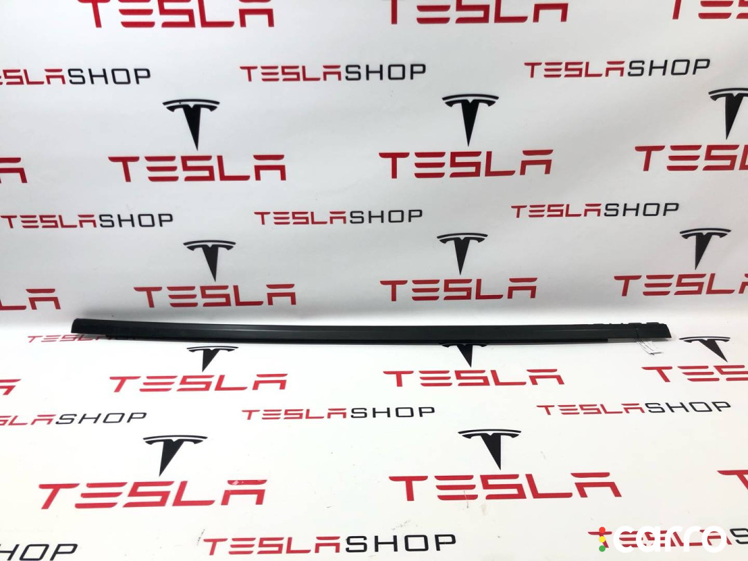 1032168-88-D молдинг двери задней правой Tesla Model X 2019г. - фото №1