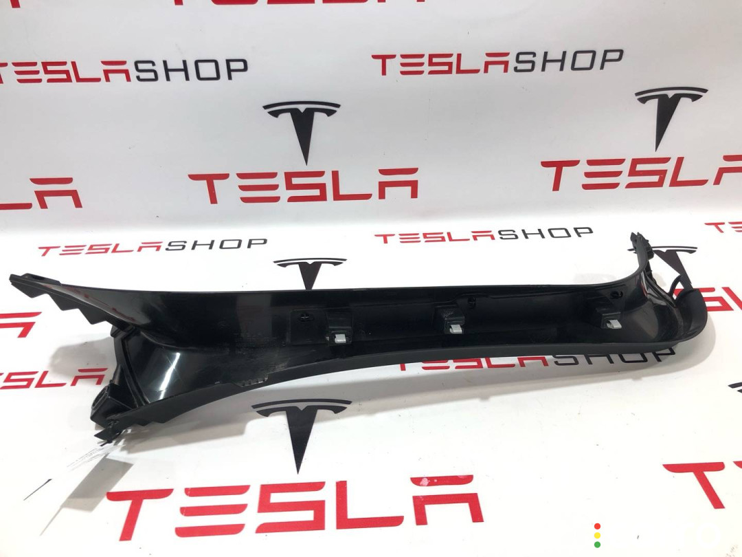 1037902-00-E Накладка крышки багажника Tesla Model X 2019г. - фото №4
