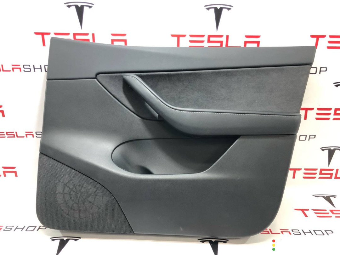 1007151-70-C, 1497295-91-B, 1498482-00-A обшивка двери передней правой Tesla Model Y 2021г. - фото №1