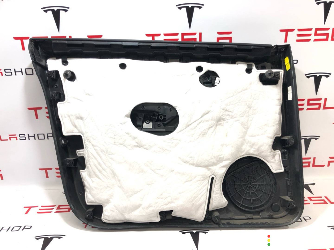 1007151-70-C, 1497295-91-B, 1498482-00-A обшивка двери передней правой Tesla Model Y 2021г. - фото №4