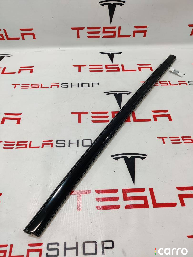 1600172-00-A молдинг двери передней правой Tesla Model S 2-й рест 2022г. - фото №1