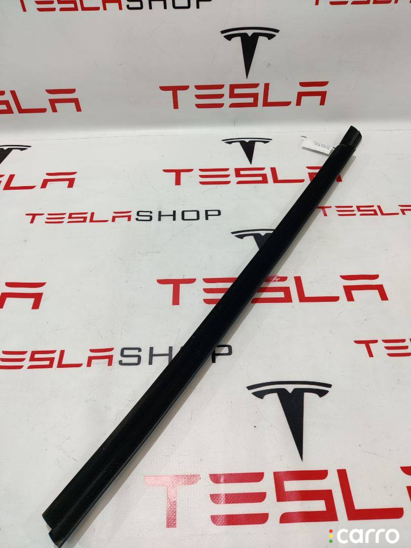 1600172-00-A молдинг двери передней правой Tesla Model S 2-й рест 2022г. - фото №5