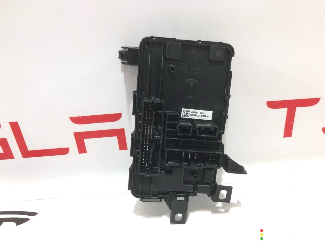 149519400D, 149519500F, 1496641-00-L Блок управления сиденьем переднее Tesla Model S 2-й рест 2022г. - фото №1