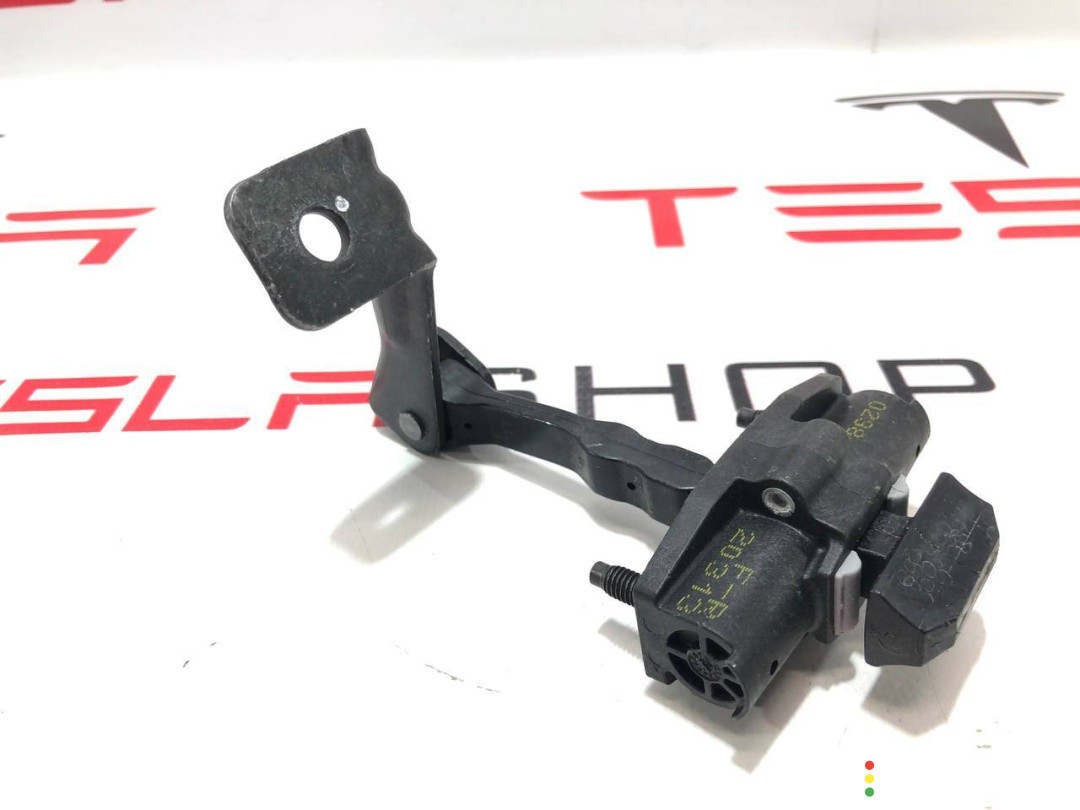 1110298-00-D, 0298-D, F-R20309 Ограничитель открывания двери передней Tesla Model 3 2021г. - фото №4