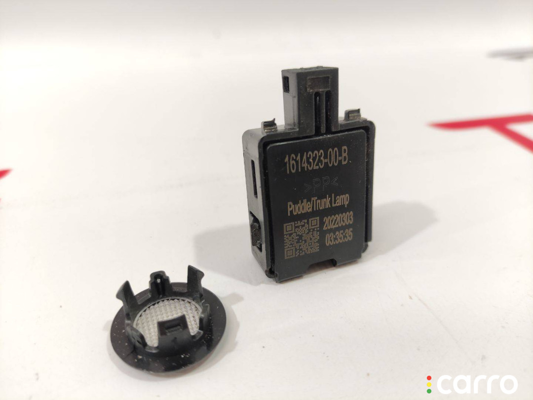 1614323-00-B, 1613836-00-C Фонарь салона (плафон) передний левый нижний Tesla Model S 2-й рест 2022г. - фото №3