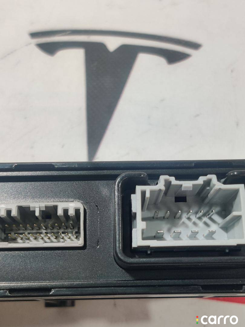 1007618-00-J ЭБУ электронного стояночного тормоза Tesla Model X 2018г. - фото №2
