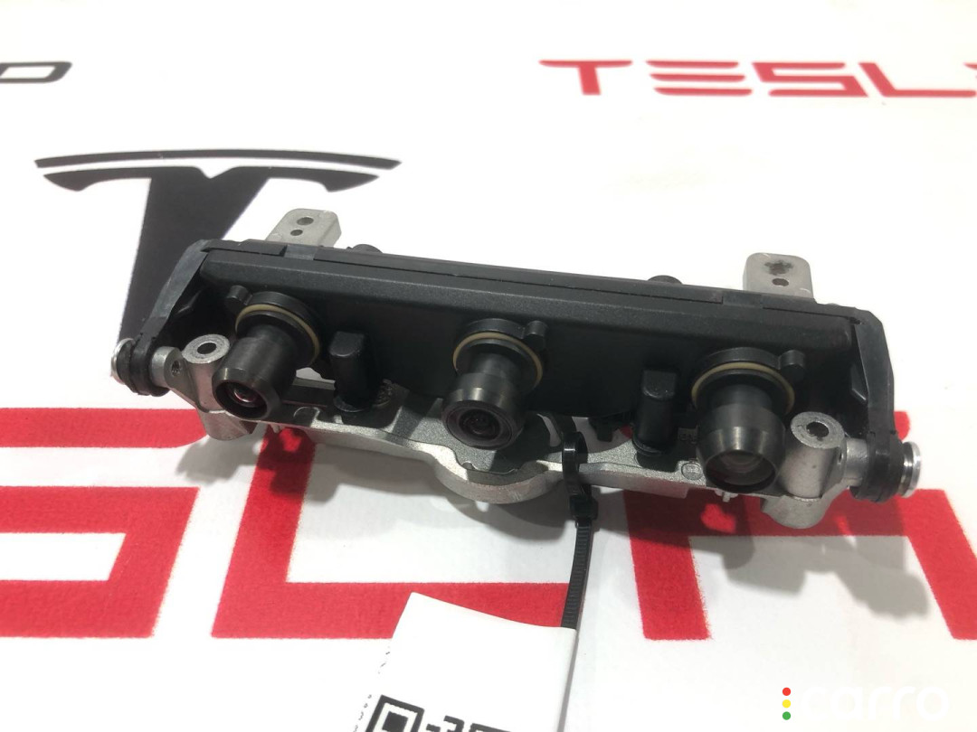 1593803-00-B Камера переднего обзора Tesla Model S 2-й рест 2022г. - фото №1
