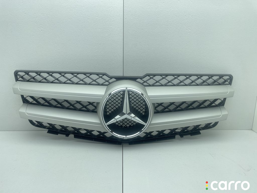 Решетка радиатора Mercedes GLK X204 2009г. - фото №1