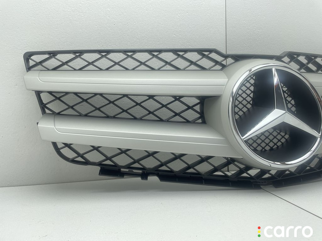 Решетка радиатора Mercedes GLK X204 2009г. - фото №2