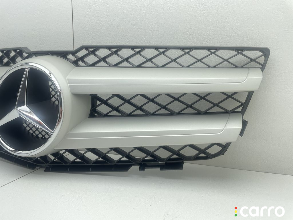 Решетка радиатора Mercedes GLK X204 2009г. - фото №3