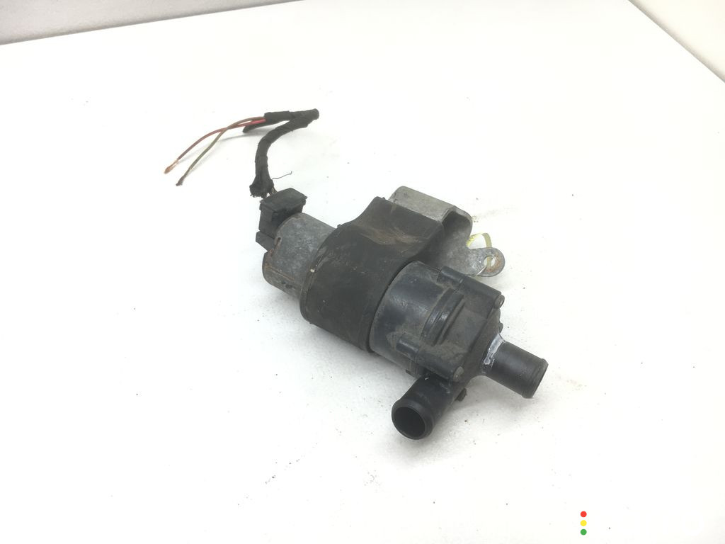 A0018353564, 0018353564 Насос антифриза дополнительный Mercedes E W210 1998г. - фото №1